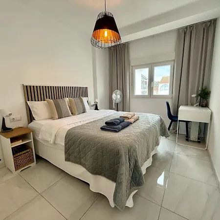 Charming With Year-round Pool & Near Sea Apartment *