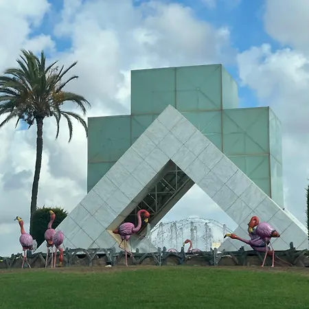 Charming With Year-round Pool & Near Sea شقة تورّيفيِخا