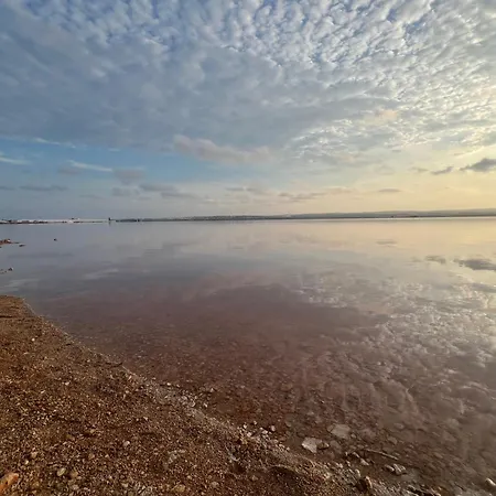 Charming With Year-round Pool & Near Sea تورّيفيِخا