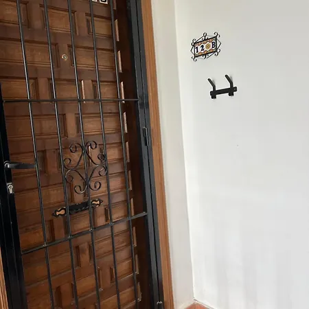 شقة Charming With Year-round Pool & Near Sea *