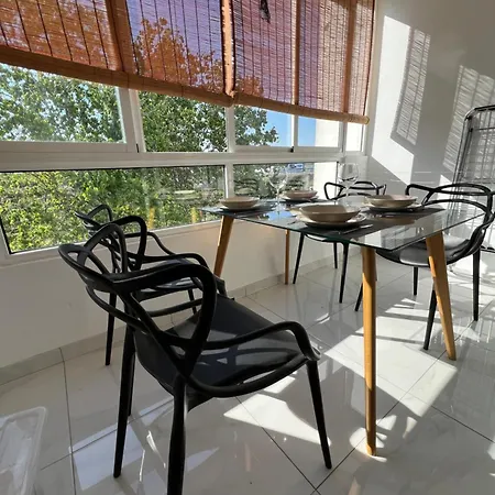 Charming With Year-round Pool & Near Sea Apartment *