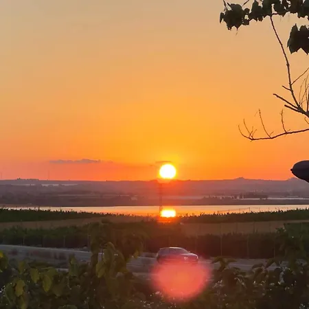 شقة Charming With Year-round Pool & Near Sea تورّيفيِخا