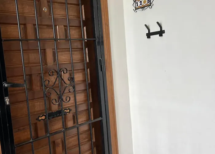 شقة Charming With Year-round Pool & Near Sea *