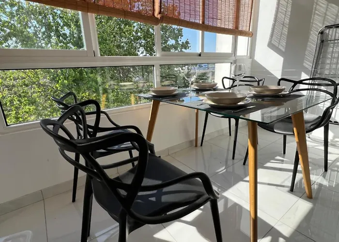 Charming With Year-round Pool & Near Sea شقة *