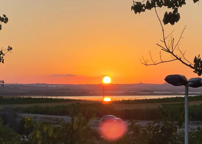 شقة Charming With Year-round Pool & Near Sea تورّيفيِخا