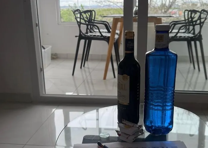 شقة Charming With Year-round Pool & Near Sea تورّيفيِخا