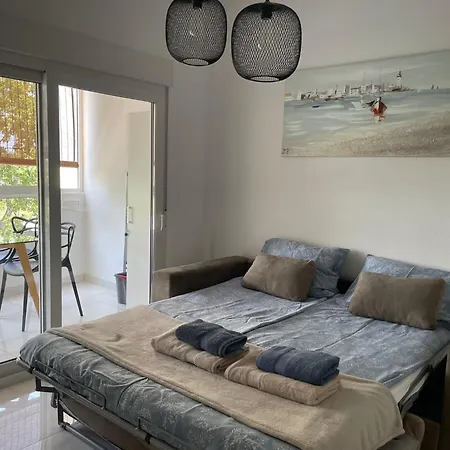 Апартаменты Charming With Year-round Pool & Near Sea Торевьиа